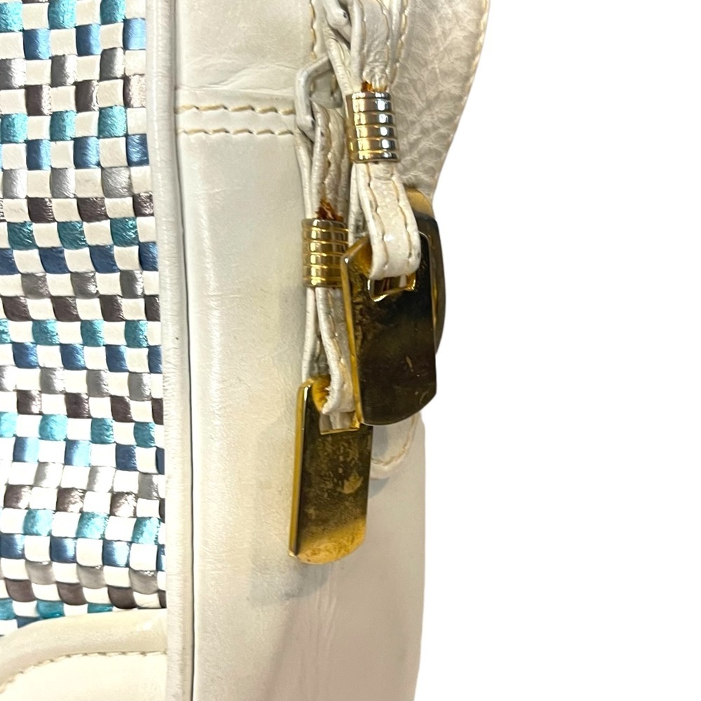 Gucci Vintage White Woven Camera Bag - Picture 4 of 9